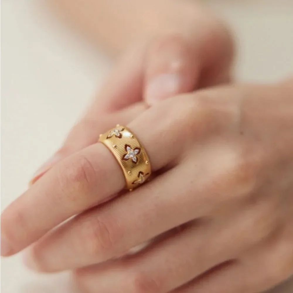 Diamond flower ring M1088